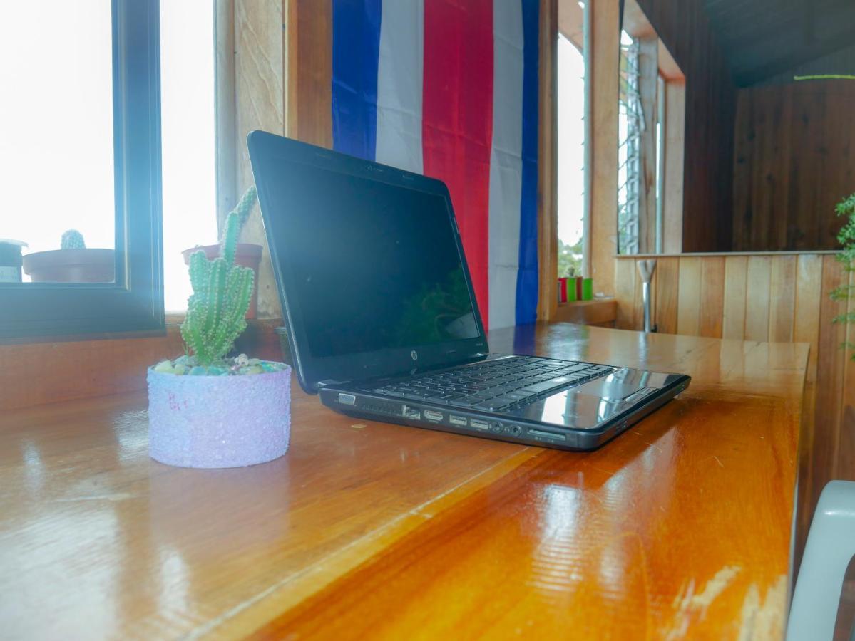 Monte Los Lirios Lodge モンテベルデ エクステリア 写真